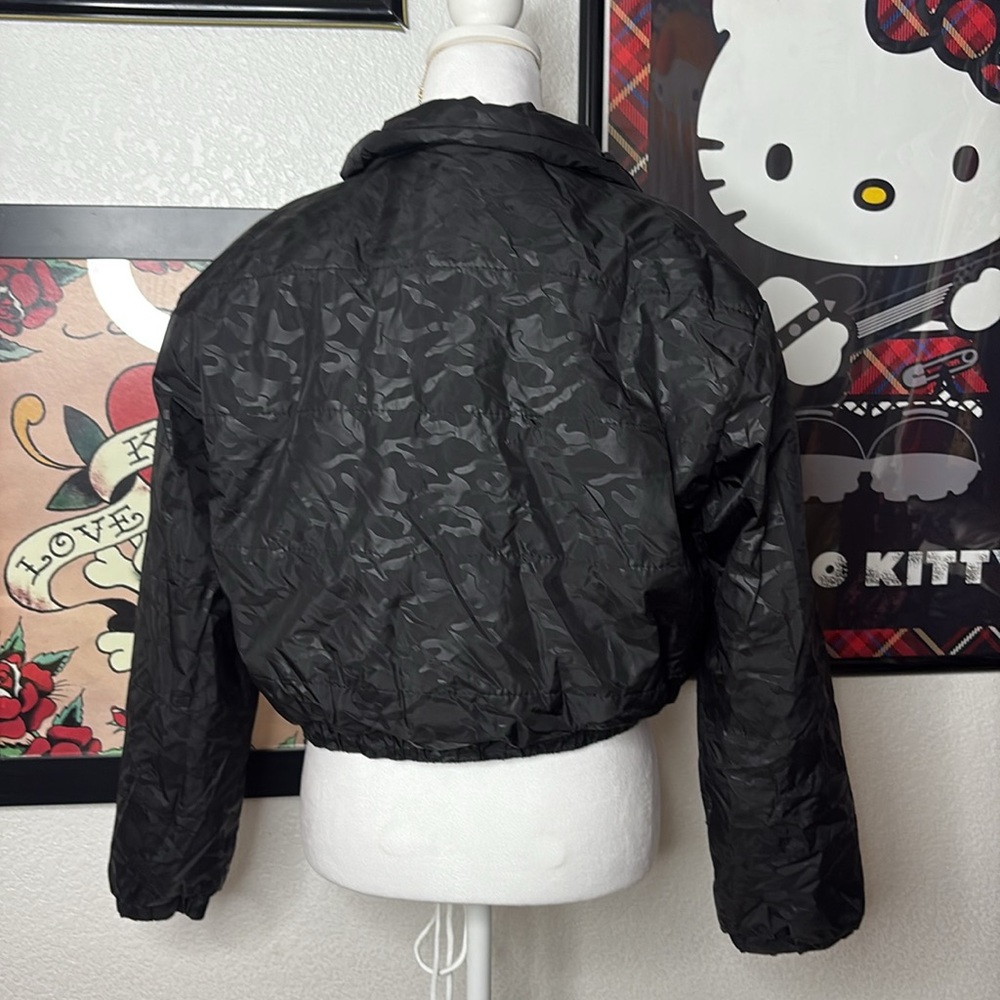 Cropped Black Camo Puffer Jacket - Picture 3 of 6